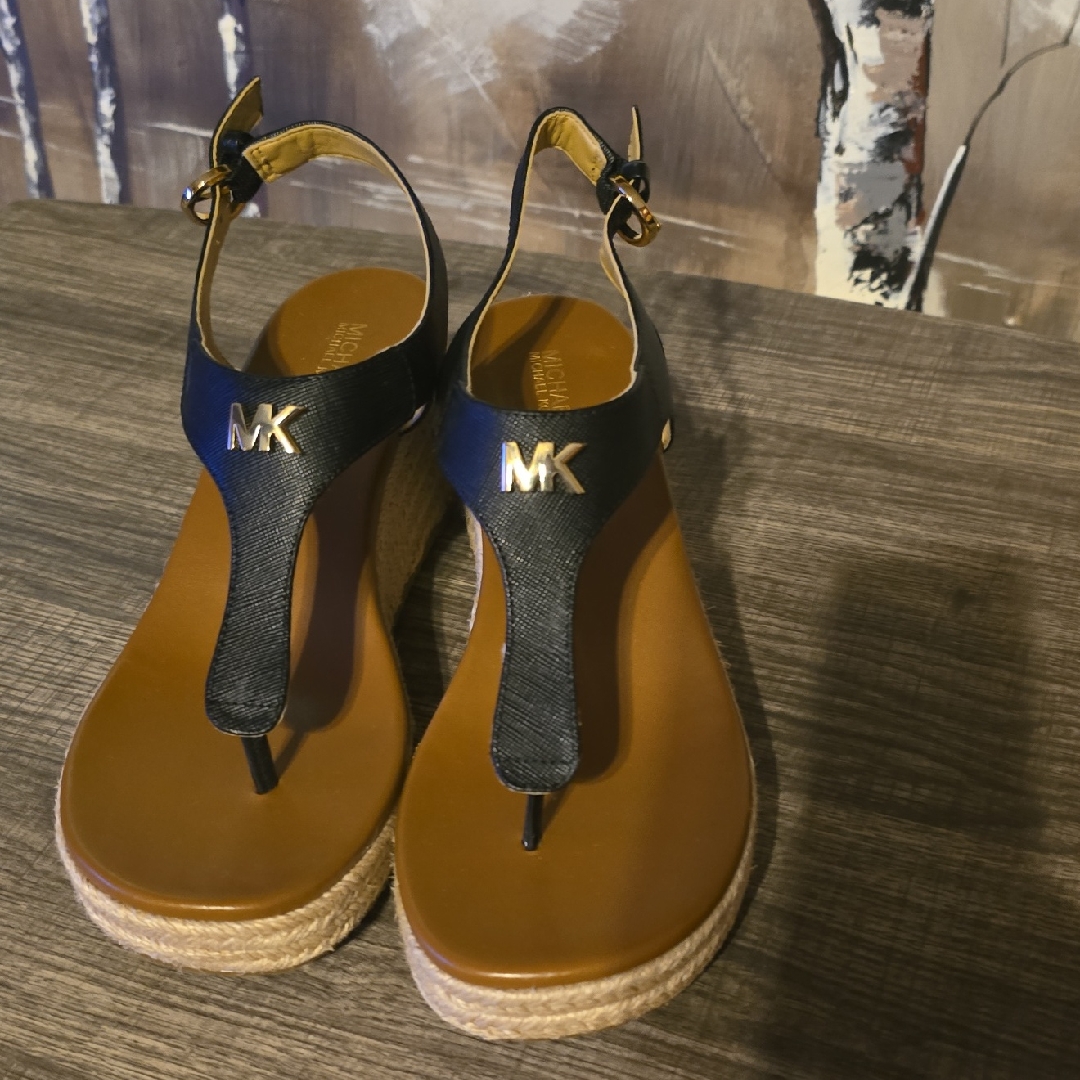 Michael Kors Black And Tan Sandals With T-Strap Design #6